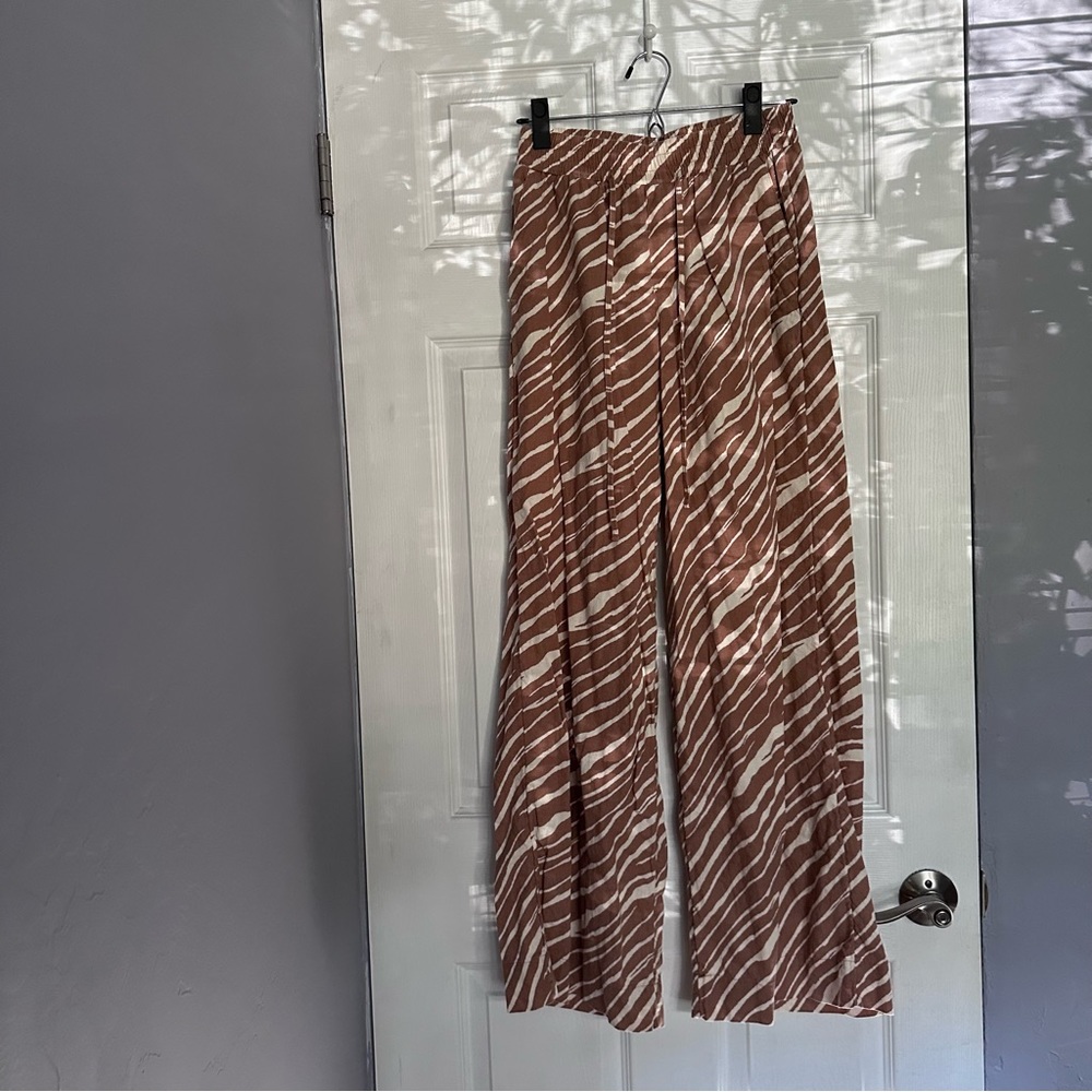 - [ ] Zebra Stripe Flowy Pants